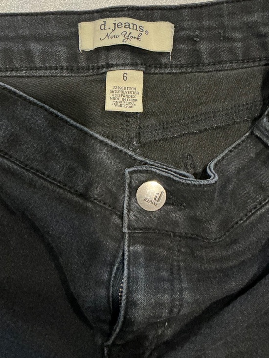 Shorts - Picture 3 of 5